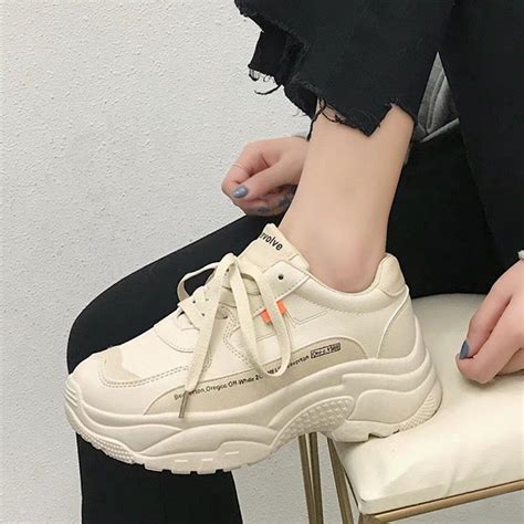 CÁC MẪU GIÀY SNEAKER NỮ ĐẸP CÁ TÍNH .